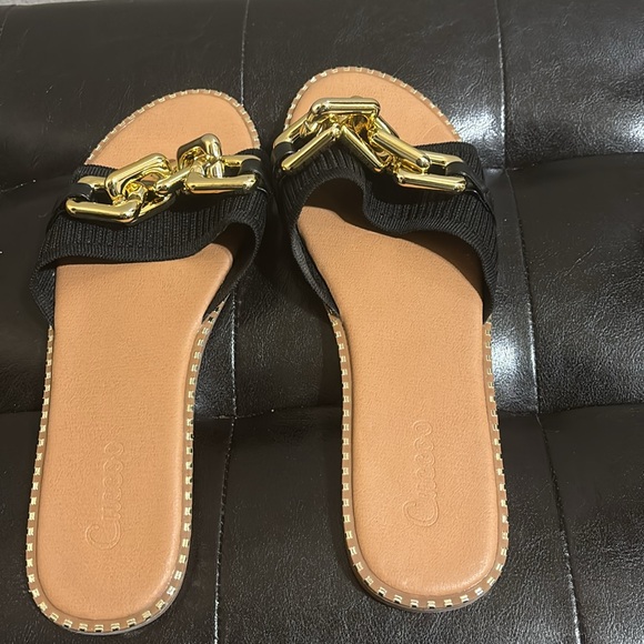 Black and gold slides in size 11. Gold buckle at the top and gold design around - Picture 2 of 4